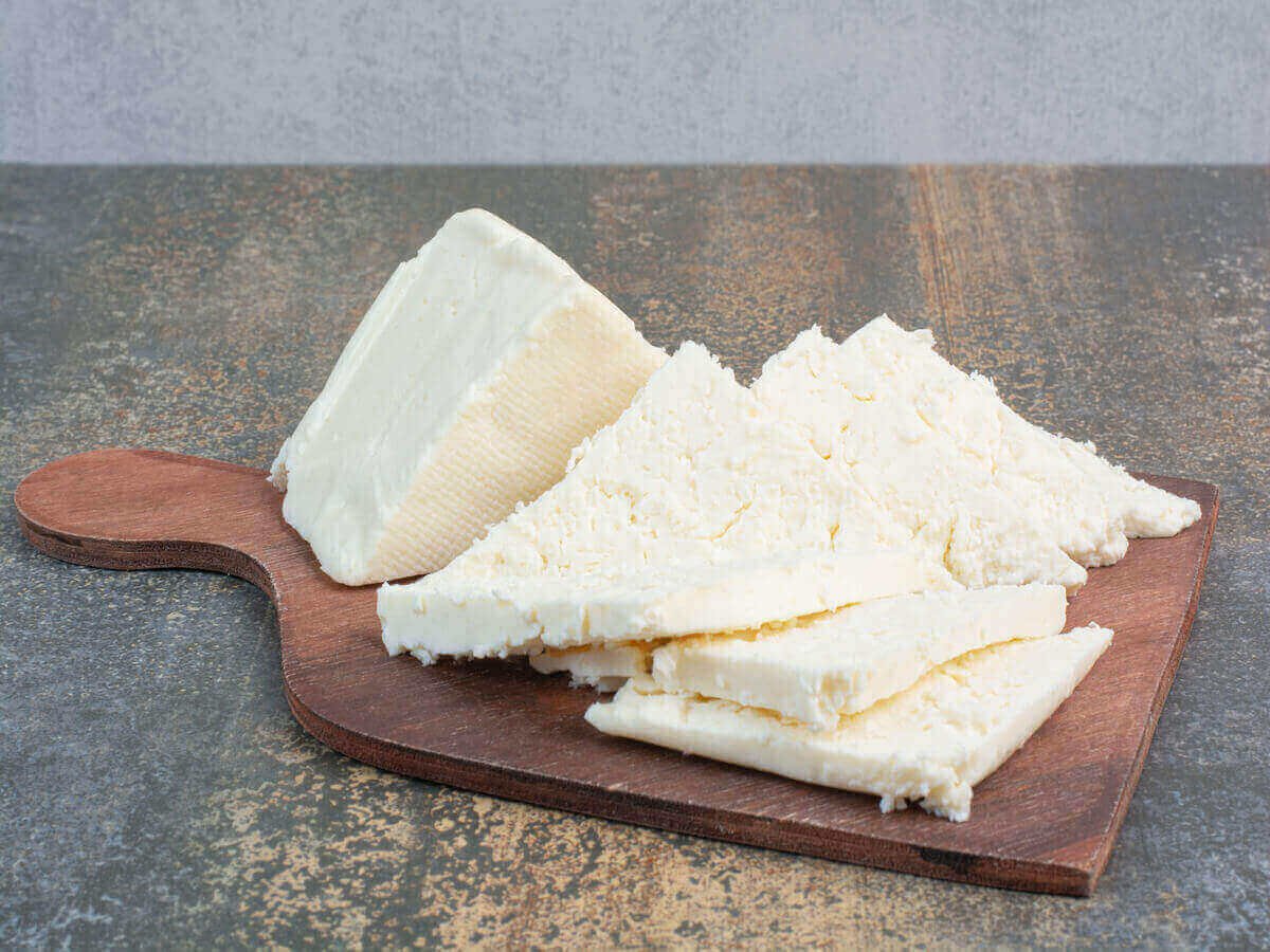 How to Tell if White Cheese Is Fresh and High Quality